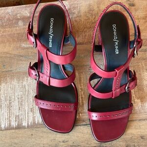 Donald Pliner
Red
Women size 10